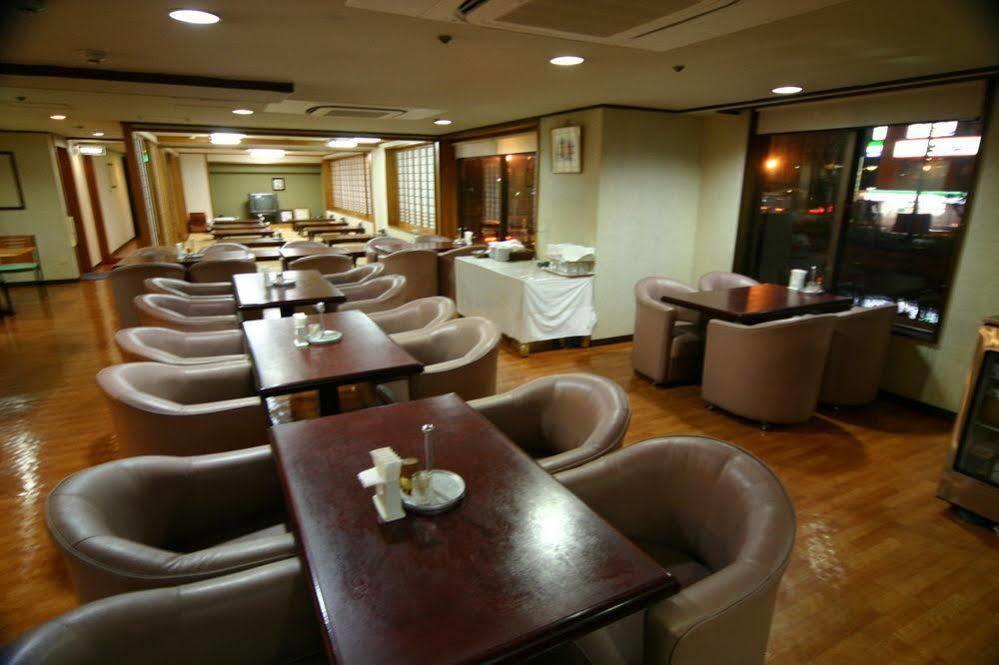Hotel Maruki Naha Buitenkant foto
